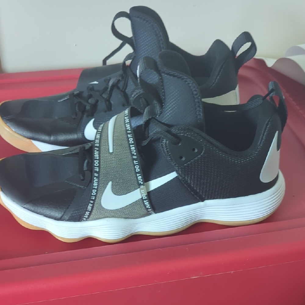 Nike Black and White Sneakers Athletic Mesh Design